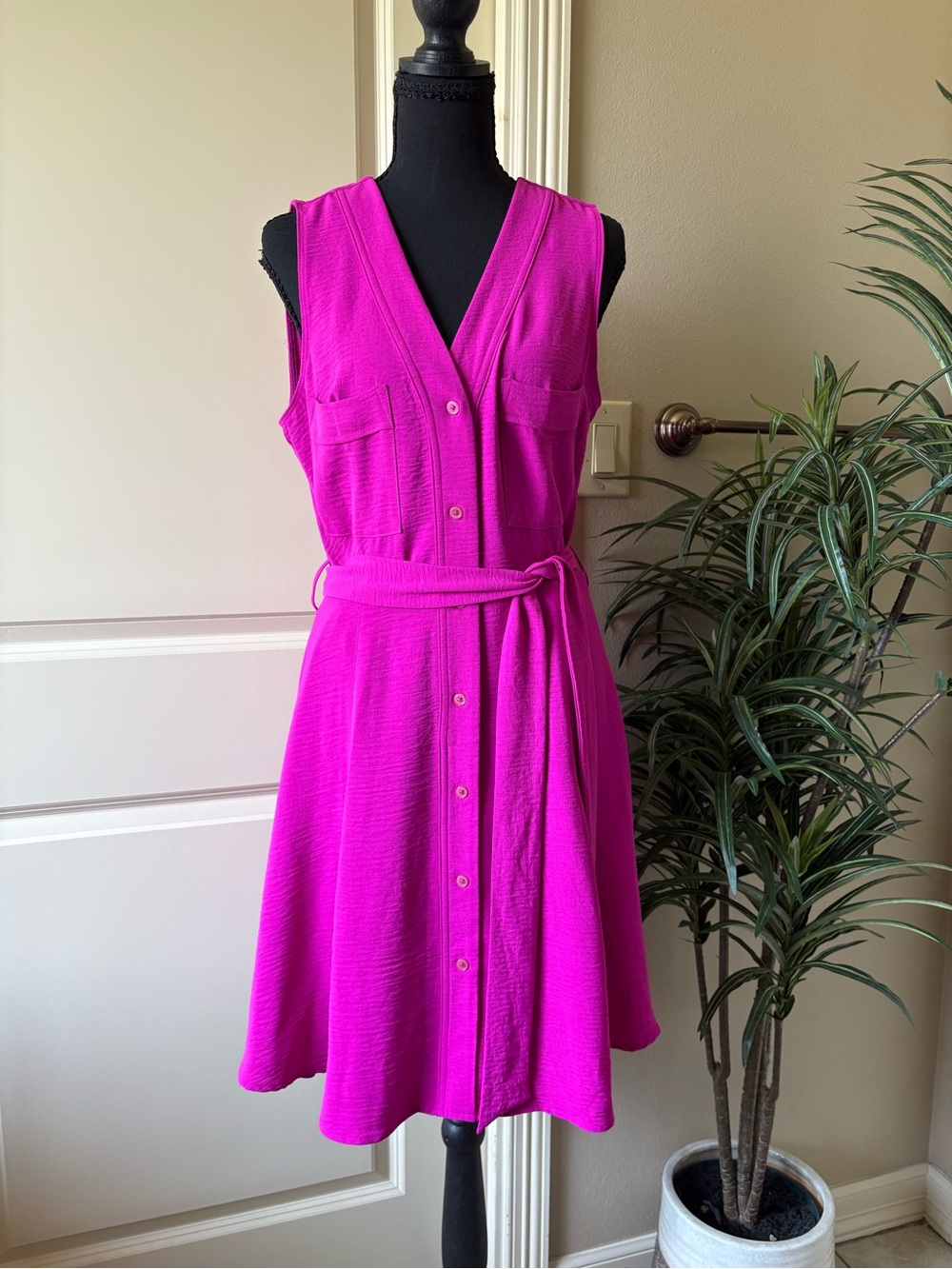 DKNY Sleeveless Button-Front Mini Dress in Bright Fuchsia Size 10